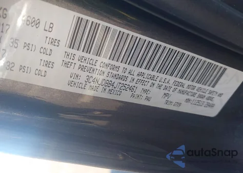 2018 Jeep Compass Latitude 4X4 z USA, uszkodzony, nr VIN 3C4NJDBB4JT252461